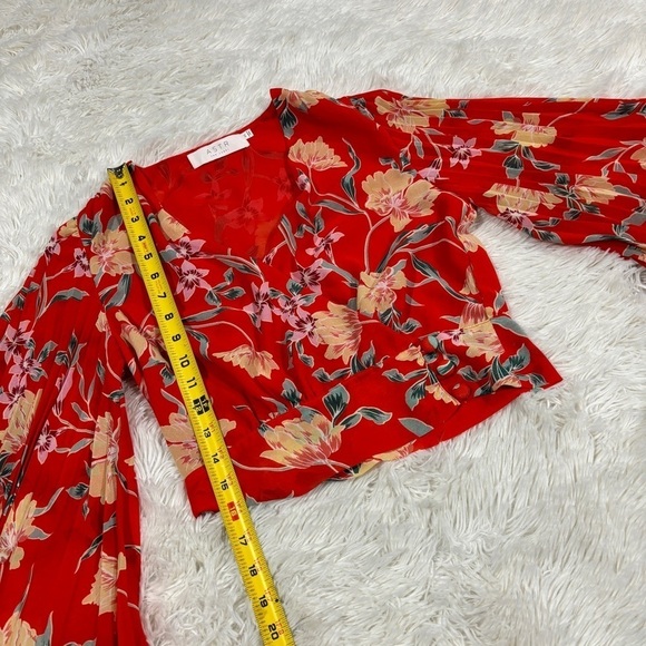 ASTR the label Pleated Sleeve Floral Wrap Top Kimono Sleeve in Red Size XS - Picture 9 of 16